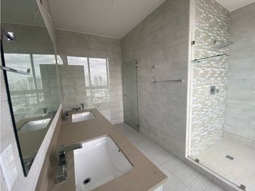 SEA CONFIABLE VENDE APARTAMENTO PH THE TOWERS RESIDENCE