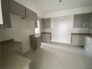 SEA CONFIABLE VENDE APARTAMENTO PH THE TOWERS RESIDENCE