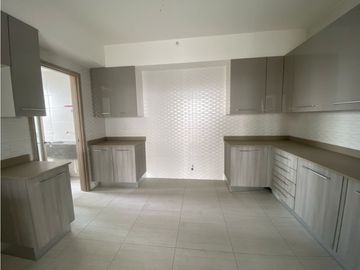 SEA CONFIABLE VENDE APARTAMENTO PH THE TOWERS RESIDENCE