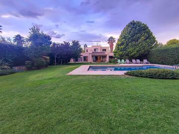 Casa a la venta en Barrio Privado en Chacras