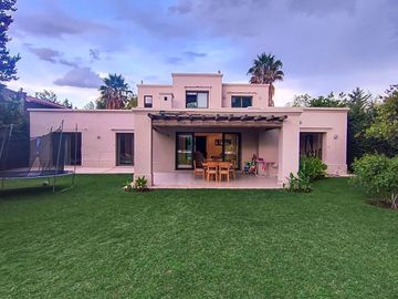 Casa a la venta en Barrio Privado en Chacras