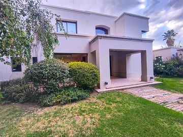 Casa a la venta en Barrio Privado en Chacras