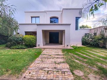 Casa a la venta en Barrio Privado en Chacras