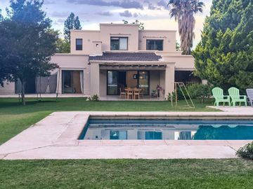 Casa a la venta en Barrio Privado en Chacras