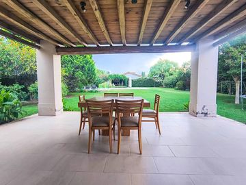 Casa a la venta en Barrio Privado en Chacras