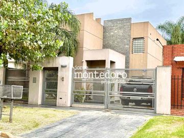Casa en venta en Villa Luzuriaga