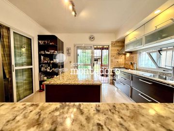 Casa en venta en Villa Luzuriaga