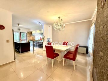 Casa en venta en Villa Luzuriaga