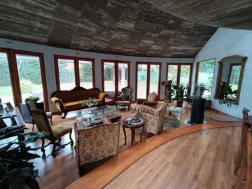 Casa en venta en LA REINA