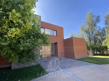 Casa en Venta en El Yugo Llavería
