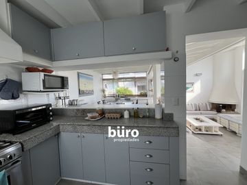 PRECIOSA CASA DE PLAYA EN VENTA, PRIMERA FILA PLAYA MAR AZUL ASIA
