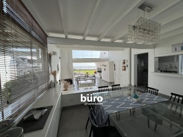 PRECIOSA CASA DE PLAYA EN VENTA, PRIMERA FILA PLAYA MAR AZUL ASIA