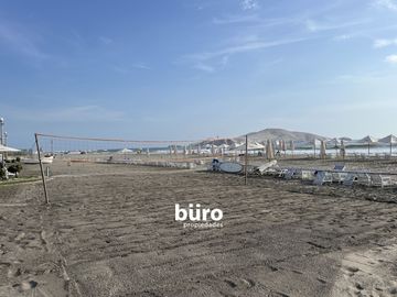 PRECIOSA CASA DE PLAYA EN VENTA, PRIMERA FILA PLAYA MAR AZUL ASIA