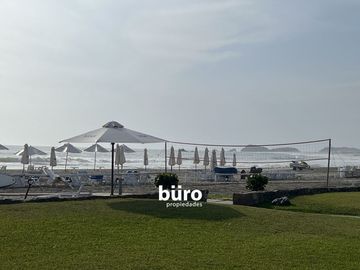 PRECIOSA CASA DE PLAYA EN VENTA, PRIMERA FILA PLAYA MAR AZUL ASIA