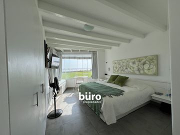 PRECIOSA CASA DE PLAYA EN VENTA, PRIMERA FILA PLAYA MAR AZUL ASIA