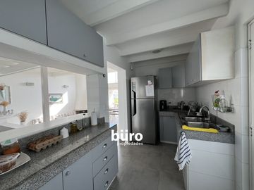 PRECIOSA CASA DE PLAYA EN VENTA, PRIMERA FILA PLAYA MAR AZUL ASIA