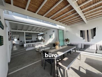 PRECIOSA CASA DE PLAYA EN VENTA, PRIMERA FILA PLAYA MAR AZUL ASIA