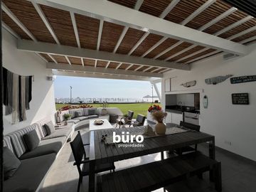 PRECIOSA CASA DE PLAYA EN VENTA, PRIMERA FILA PLAYA MAR AZUL ASIA