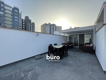 LINDO DÚPLEX  EN VENTA DE 3 DORMITORIOS CON AMPLIA TERRAZA  EN MIRAFLORES