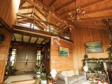 MAGNÍFICA CASA EN ANCUD, CHILOÉ CON  VISTA AL MAR