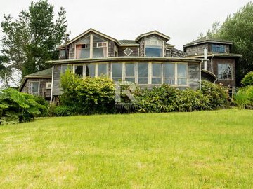 MAGNÍFICA CASA EN ANCUD, CHILOÉ CON  VISTA AL MAR