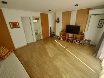 Departamento de 3 ambientes con balcón en Olivos