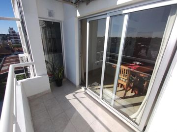 Departamento de 3 ambientes con balcón en Olivos