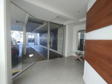 Departamento de 3 ambientes con balcón en Olivos