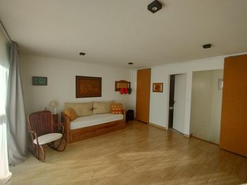 Departamento de 3 ambientes con balcón en Olivos