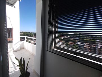 Departamento de 3 ambientes con balcón en Olivos