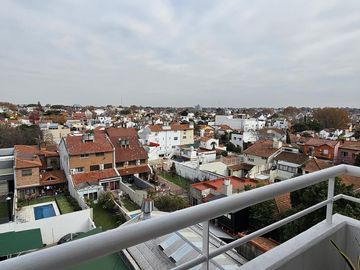 Departamento de 3 ambientes con balcón en Olivos