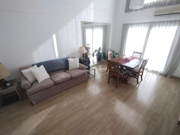 Departamento de 3 ambientes con balcón en Olivos
