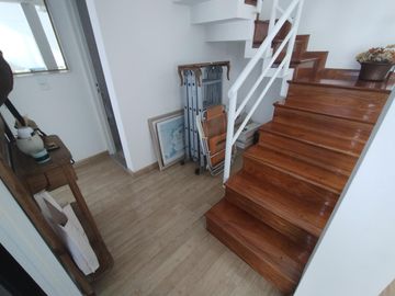 Departamento de 3 ambientes con balcón en Olivos