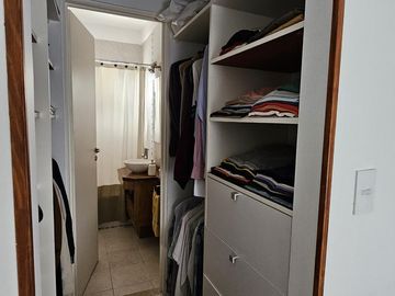 Departamento de 3 ambientes con balcón en Olivos