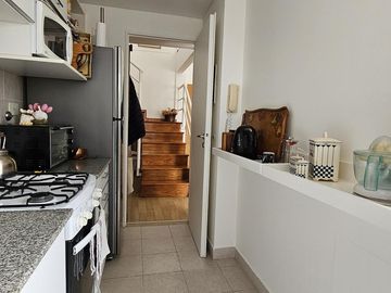 Departamento de 3 ambientes con balcón en Olivos