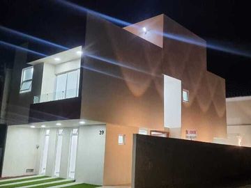 Venta de Casa dentro de coto, Parques Vallarta, Zapopan