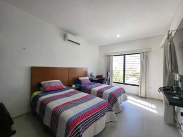 CASA EN VENTA EN GRAN SANTA FE C/ 4 RECÁMARAS Y ALBERCA, MERIDA YUCATAN