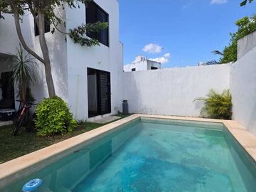 CASA EN VENTA EN GRAN SANTA FE C/ 4 RECÁMARAS Y ALBERCA, MERIDA YUCATAN