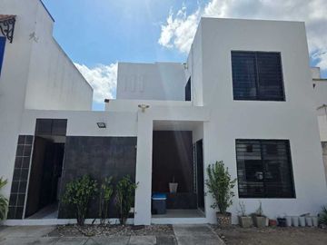 CASA EN VENTA EN GRAN SANTA FE C/ 4 RECÁMARAS Y ALBERCA, MERIDA YUCATAN