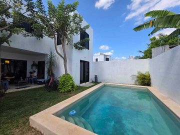 CASA EN VENTA EN GRAN SANTA FE C/ 4 RECÁMARAS Y ALBERCA, MERIDA YUCATAN