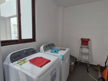 Casa Amueblada en Venta con Recámara en Planta Baja en Altozano la Nueva Laguna