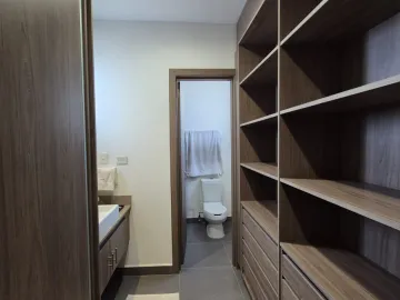 Casa Amueblada en Venta con Recámara en Planta Baja en Altozano la Nueva Laguna