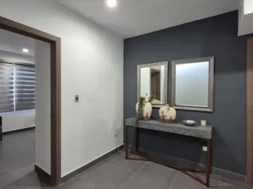 Casa con recámara abajo en Altozano