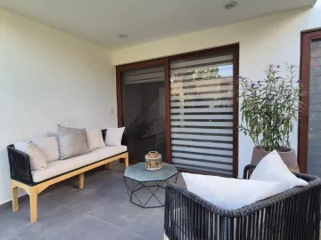 Casa con recámara abajo en Altozano