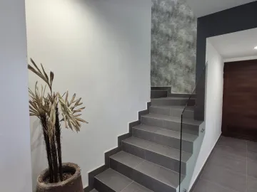 Casa con recámara abajo en Altozano