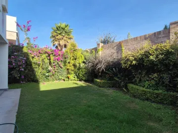 Casa con recámara abajo en Altozano