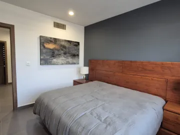 Casa con recámara abajo en Altozano
