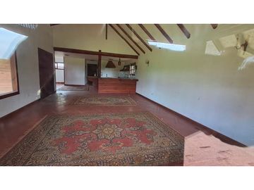 ¡Linda y amplia casa a solo 15 minutos de Concón!