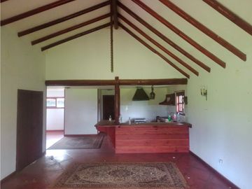 ¡Linda y amplia casa a solo 15 minutos de Concón!