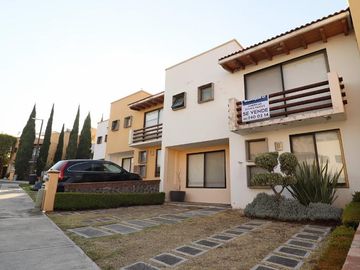 CASA EN VENTA EN MORELIA, ZONA ALTOZANO.